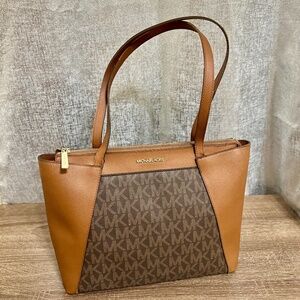 Used large handbags Michael kors